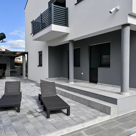 Apartment Odor Maris *